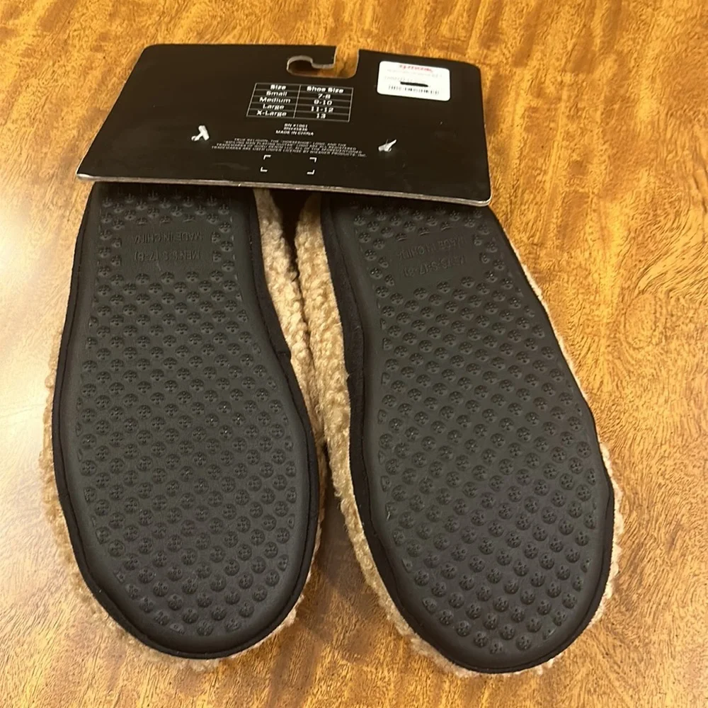 TRUE RELIGION men’s Faux Shearling Slippers Camel Beige Black
